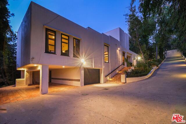 Building Photo - 12899 Mulholland Dr
