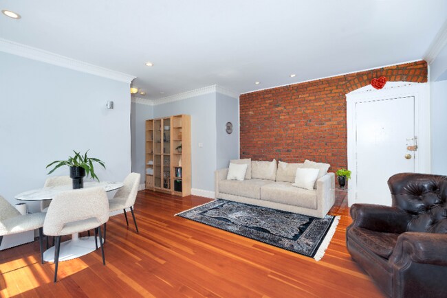 Foto del edificio - 1064 Beacon St