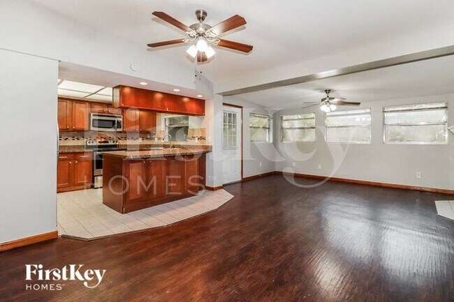 Building Photo - 6604 Orangewood Terrace