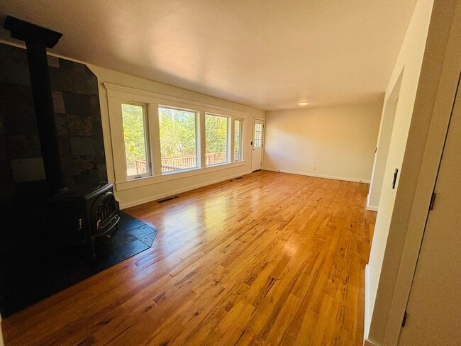 Photo - 700 E Edna St House