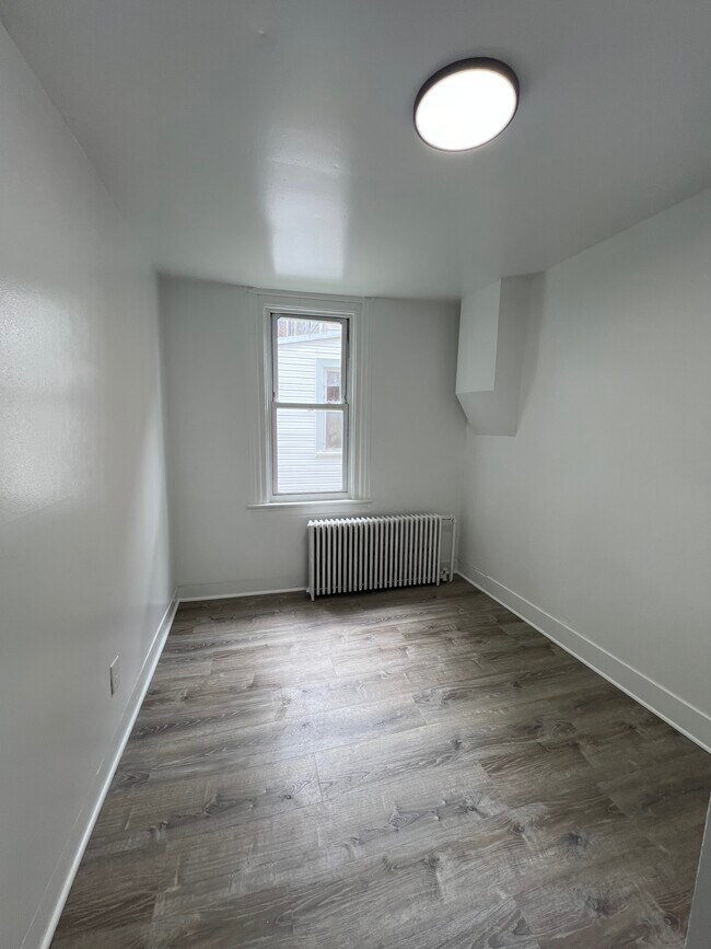 Foto del edificio - 305 E 20th St