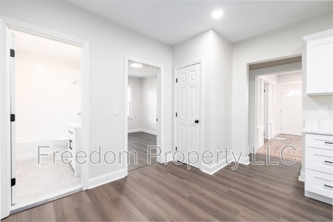 Building Photo - 120 Whiting St