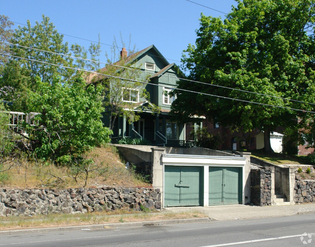 Primary Photo - 1420 N Post St