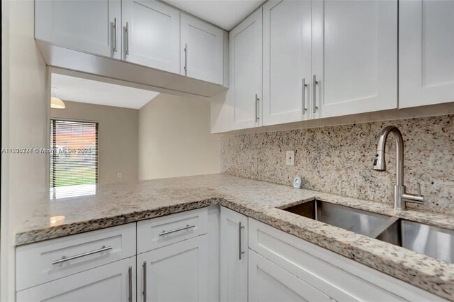 Building Photo - 1604 NE 151st St