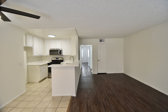 Foto del edificio - 21350 Parthenia St