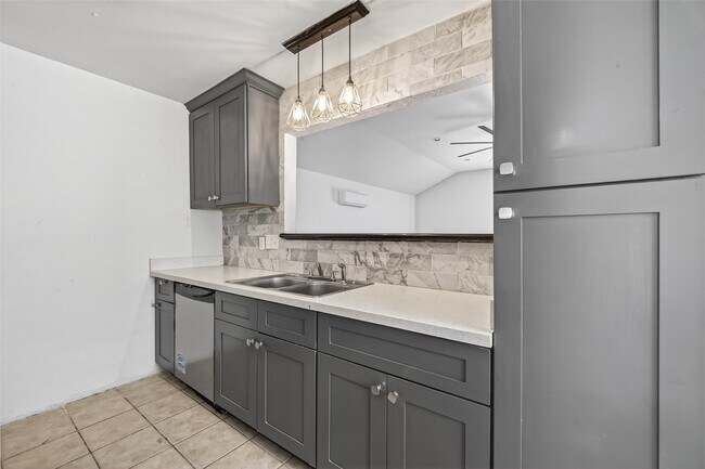 Foto del edificio - 13010 Abalone Way