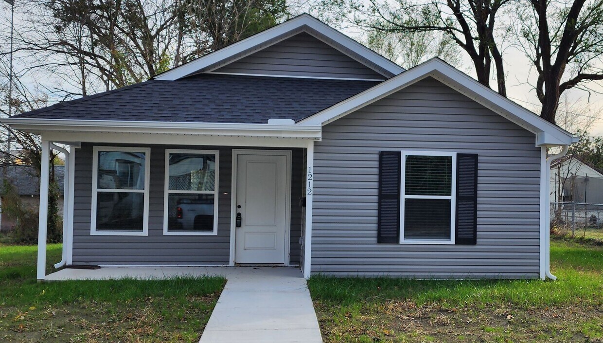 1212 E 2nd St, Joplin, MO 64801 House Rental in Joplin, MO