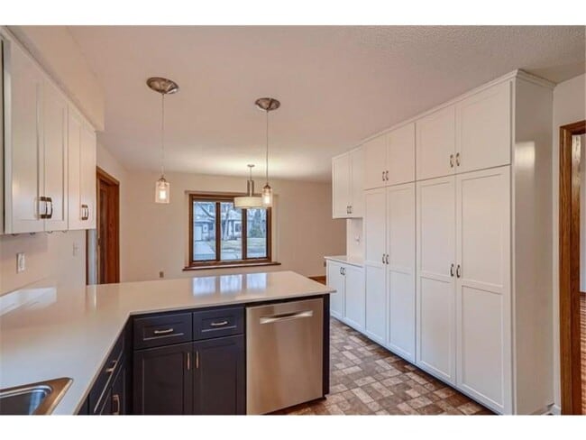 Building Photo - 460 Oak Hill Rd