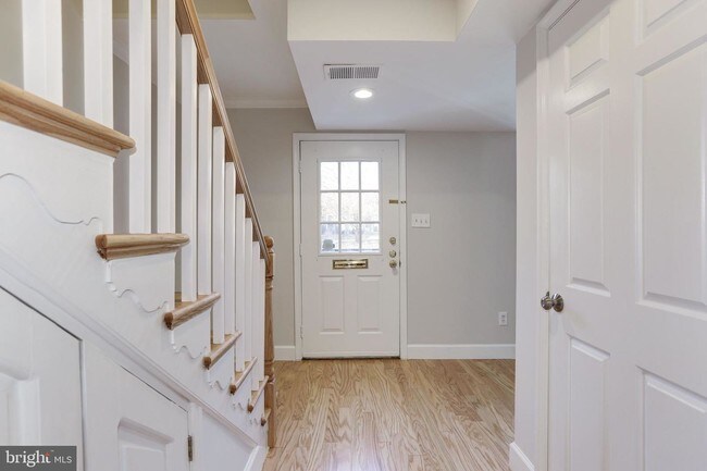 Building Photo - 6705 Kenwood Forest Ln
