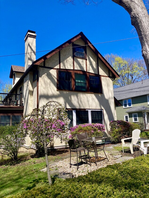 Foto principal - 95 Atwood Ave