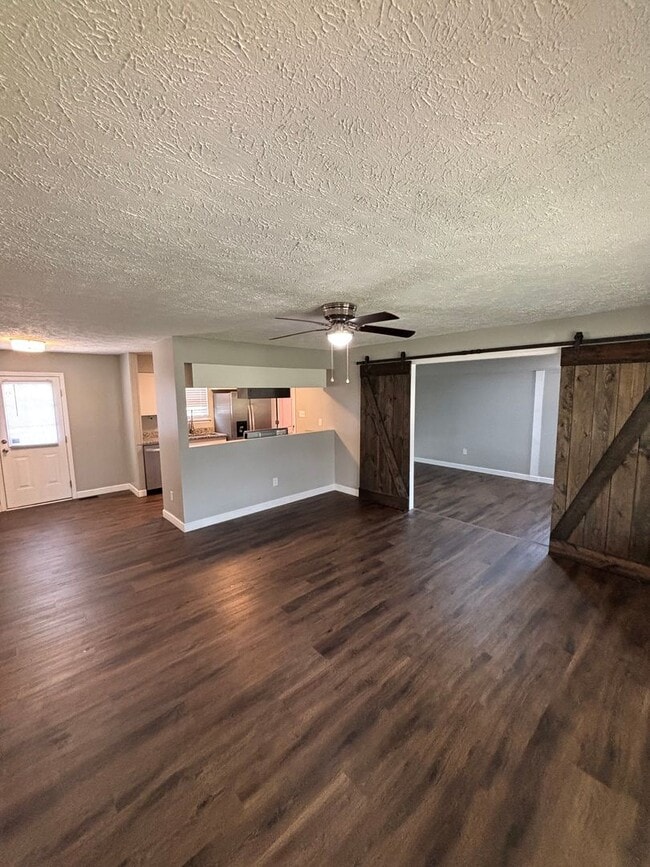 Foto del edificio - Spacious 3BR Rancher Near Washington Pike – Quiet Setting, Minutes to Downtown!