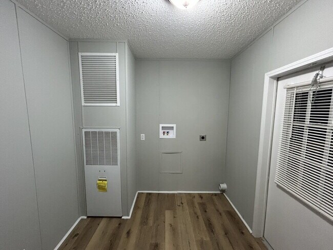 Foto del edificio - "Spacious 3-Bed, 2-Bath Home on Whiteaker Springs Rd, Cookeville!"