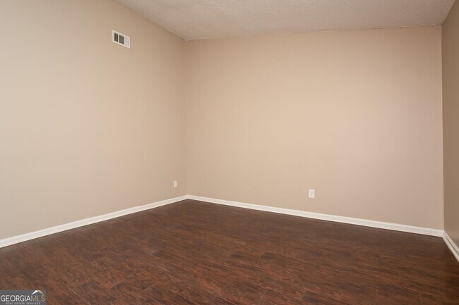 Building Photo - 141 Montego Cir
