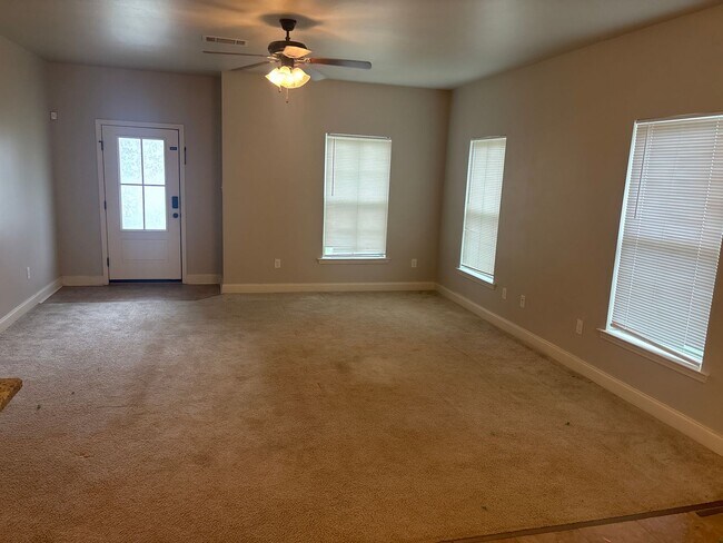 Foto del edificio - Beautiful 3-bedroom/2-bath D'Iberville