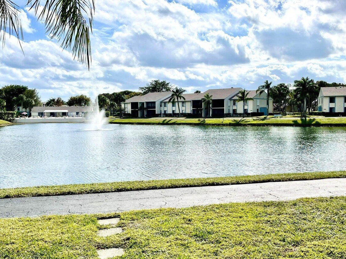 Foto del edificio - 1108 Green Pine Blvd