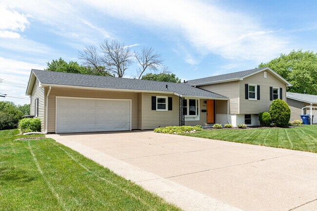 Building Photo - 2520 Olympia Dr