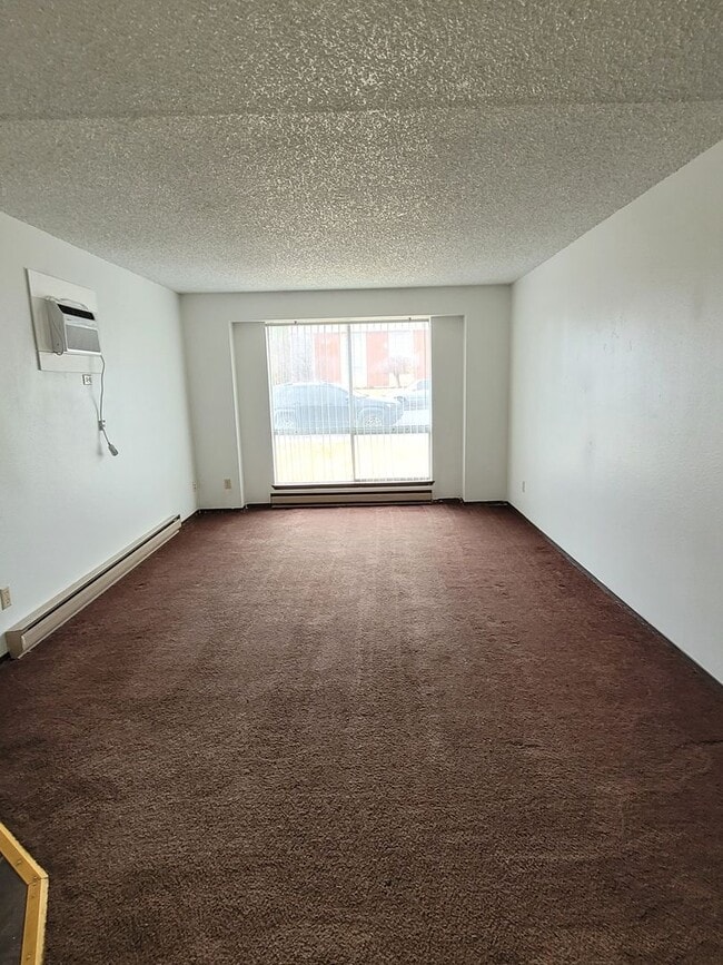 Building Photo - 1043 W Rose Ave