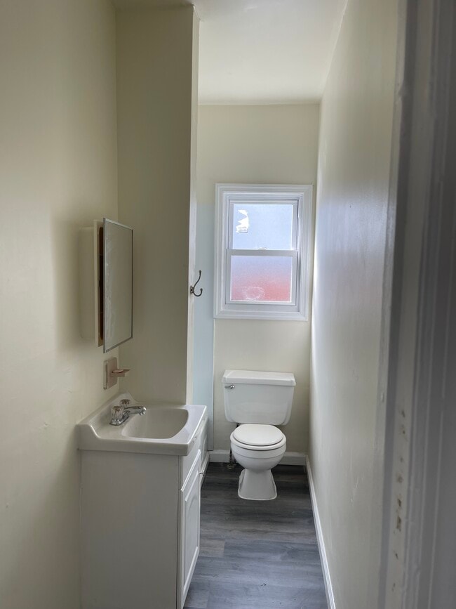 Building Photo - 242 Union Ave