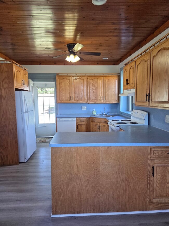 Building Photo - 545 Schoolhouse Rd