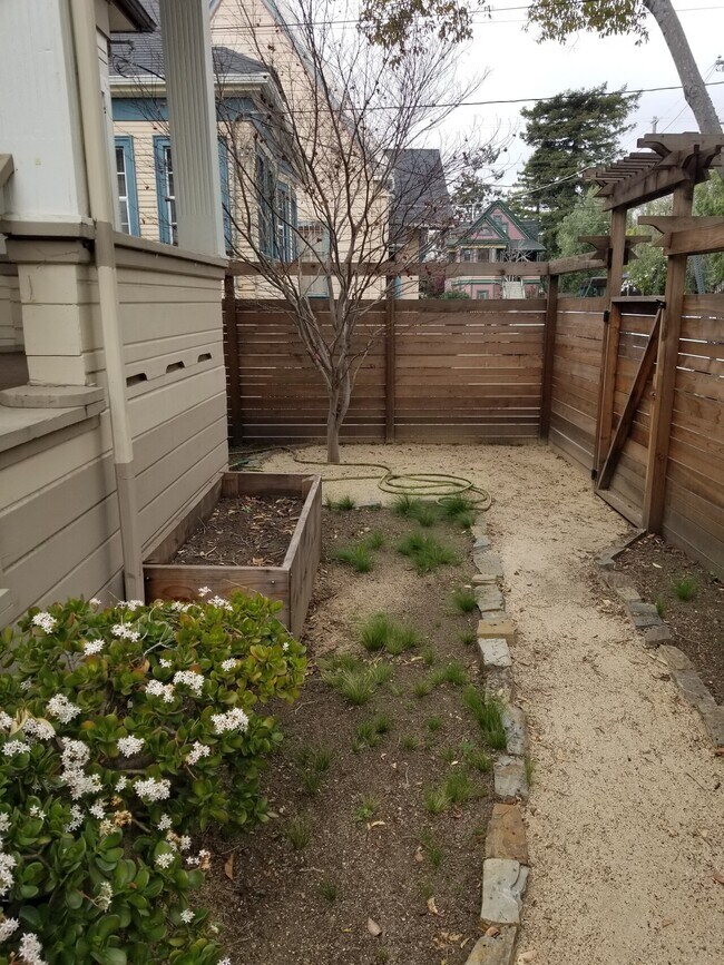 Building Photo - 2912 Lorina St, Berkeley, CA
