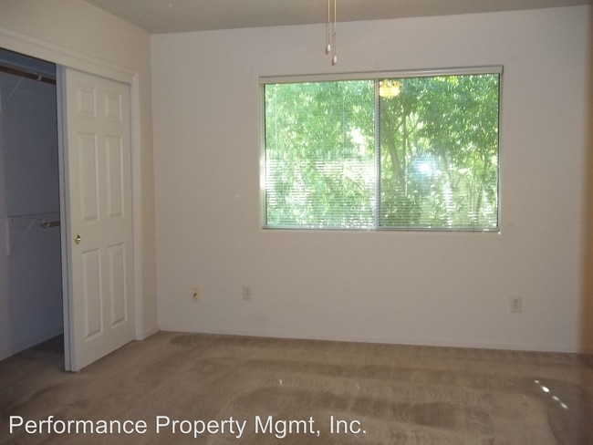 Foto del edificio - 1219-1233 W Spruce Ave