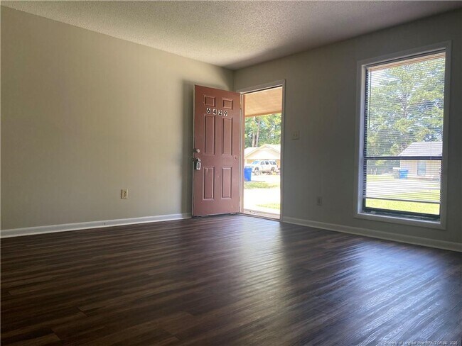 Foto del edificio - 6429 Rockford Dr