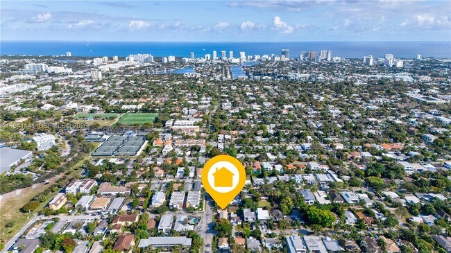 Foto del edificio - 800 NE 6th St