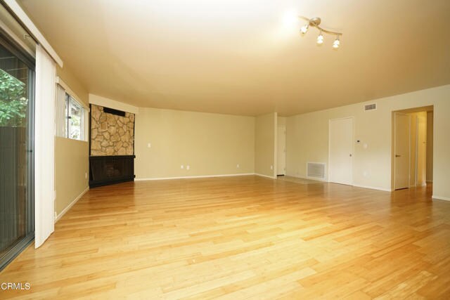 Building Photo - 548 N Michigan Ave