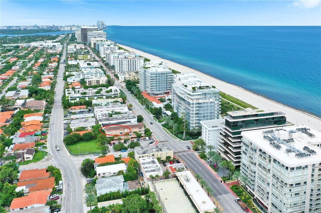 Foto principal - 9008 Collins Ave