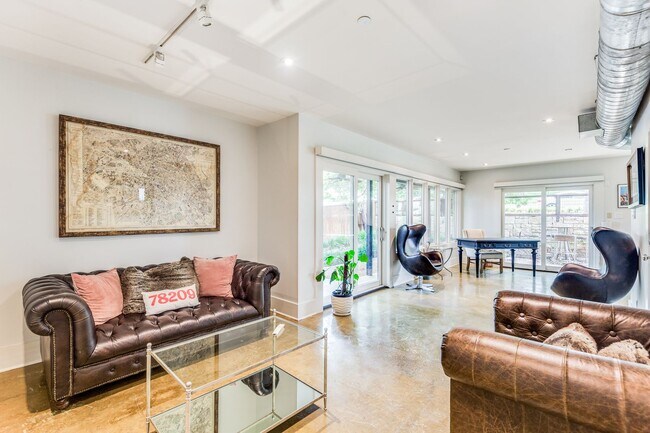 Building Photo - FURNISHED LUXURY ALAMO HEIGHTS 4-BEDROOM