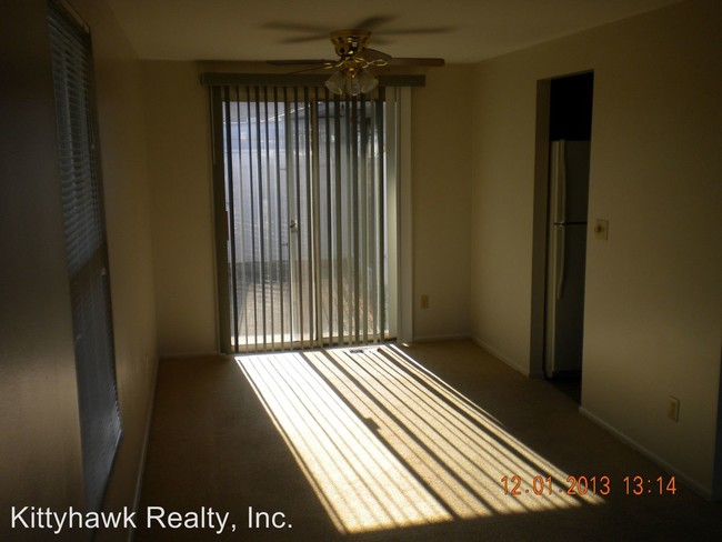 Building Photo - 5840 Troy Villa Blvd