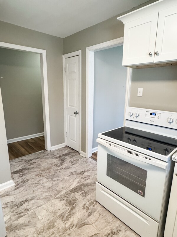 Building Photo - 504 Sunset Dr