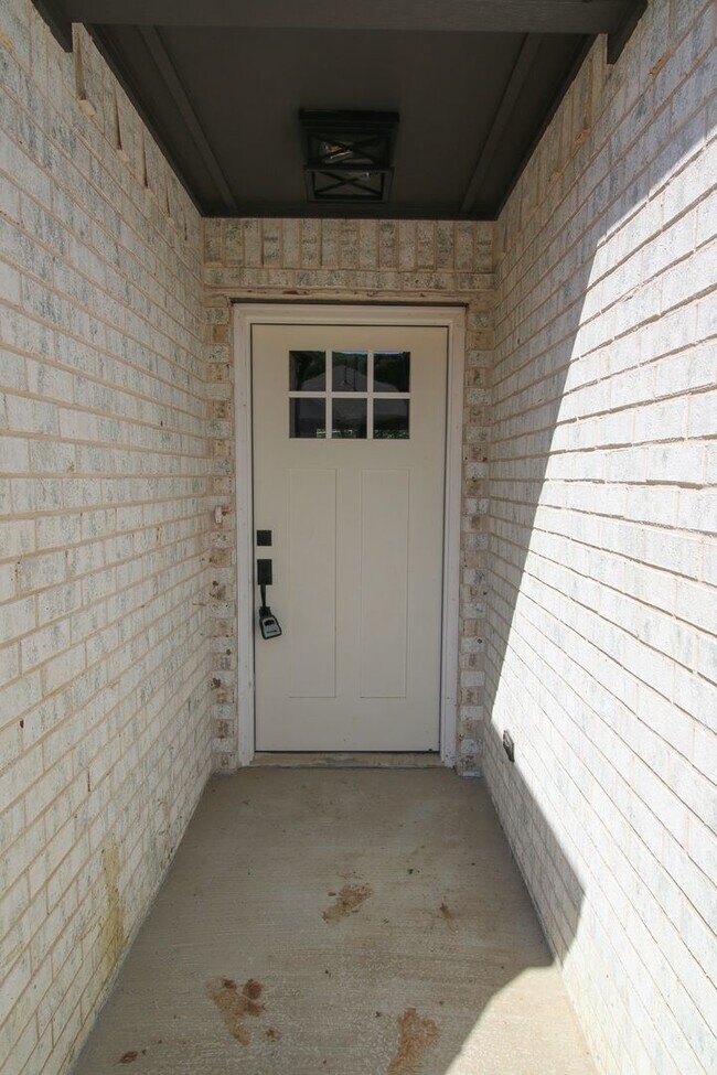 Foto del edificio - New Build: 3 Bed 2 Bath In Quiet Neighborhood