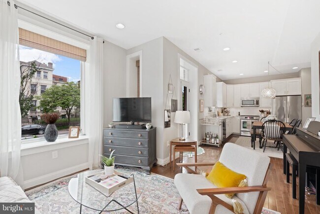 Foto del edificio - 1249 Kenyon St NW