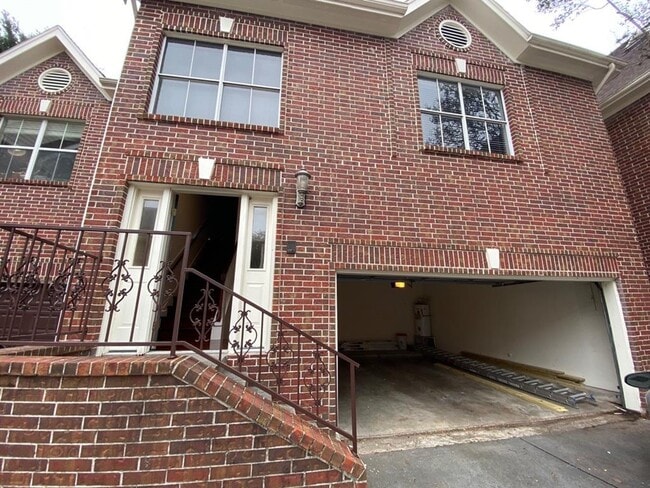 Building Photo - 623 Hawthorne St