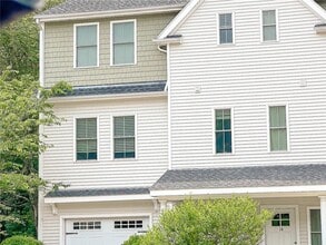 Building Photo - 12 Park Ave