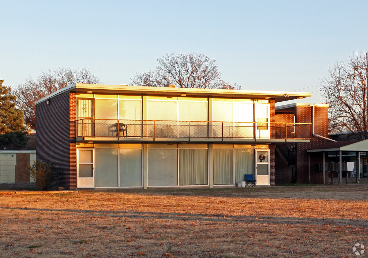 Building Photo - AVONDALE APARTMENTS