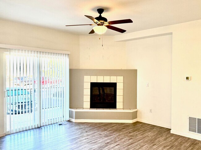 Foto del edificio - Updated 2-story townhome on the South side of Colorado Springs WITH Mountain Views