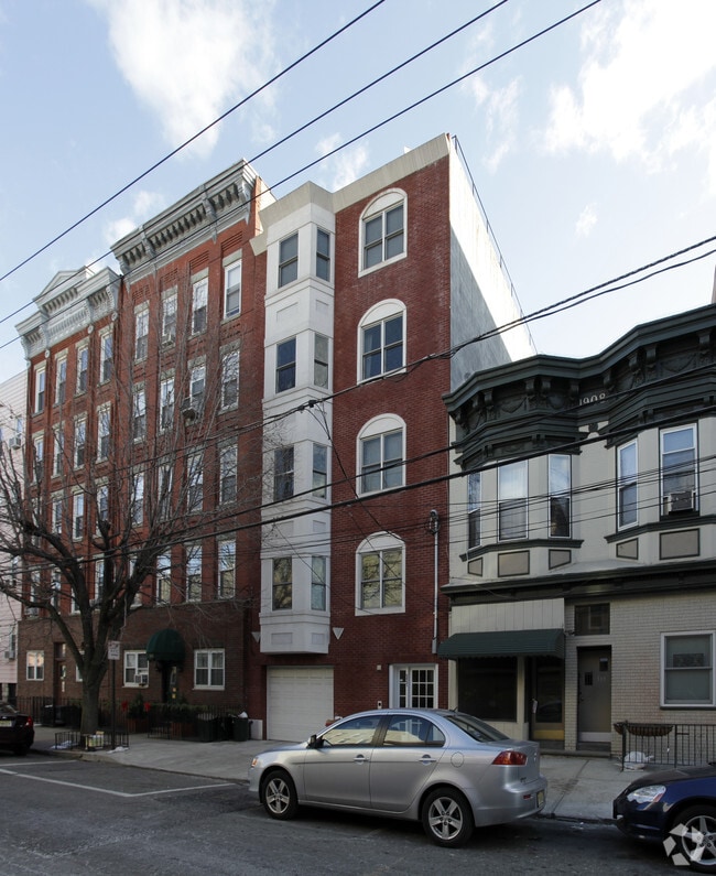 Building Photo - 521 Adams St