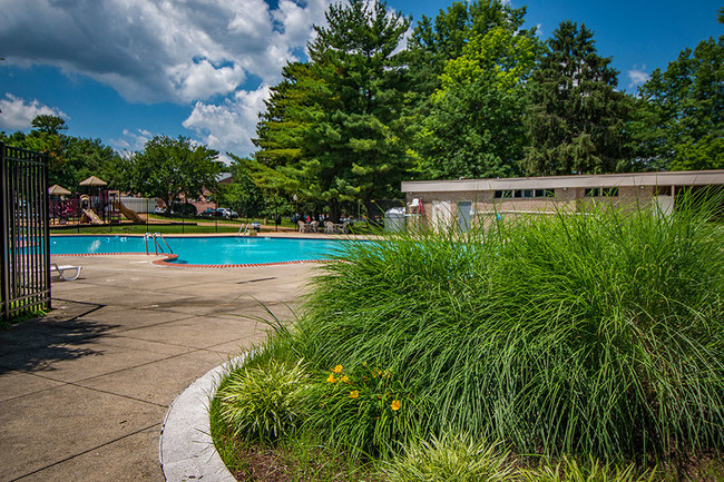 Building Photo - Maplewood Villas