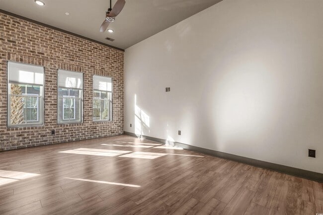 Building Photo - 80 Shady Oak Ln