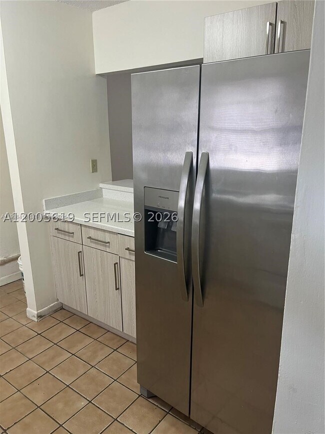 Building Photo - 2255 W 55th St