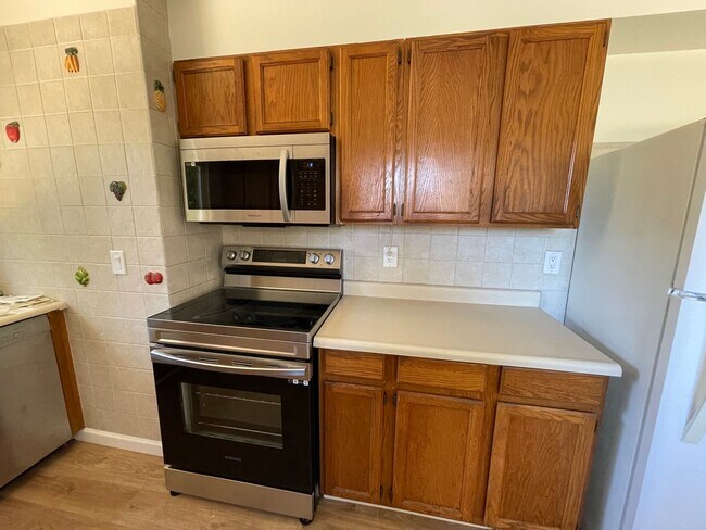 Building Photo - Wonderful and Spacious 4 Bedroom Concord H...