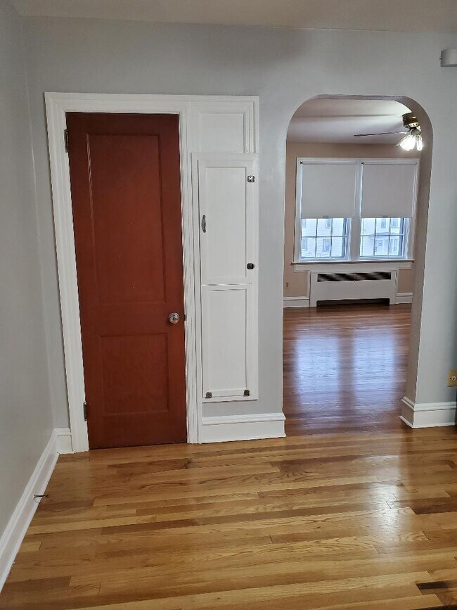 kitchen ha;; and closet - 626 S Main St