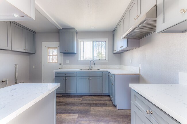 Building Photo - Updated 3 Bedroom Home