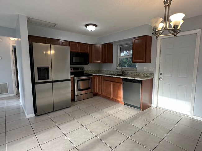 Foto del edificio - 8500 Sunset Dr