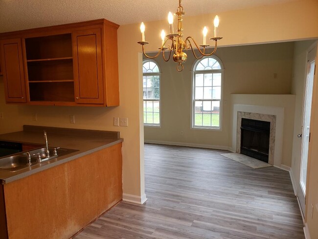 Building Photo - 1144 Grovewood Dr