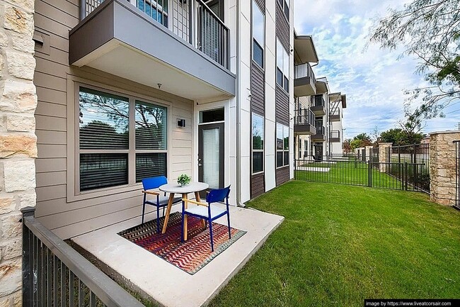 Building Photo - 2105 Forum Dr