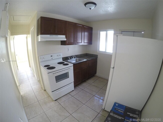 Building Photo - 607 Amaryllis Ave