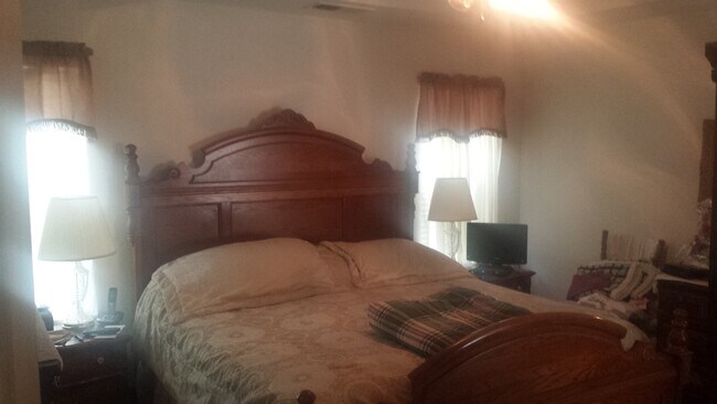 Foto del edificio - Impressive 3 Bedroom Home (Updated Pictures Coming Soon)
